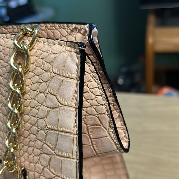 GIANNI BINI Purse Soft Pink Crocodile Print with Gold Hardware - Picture 6 of 8